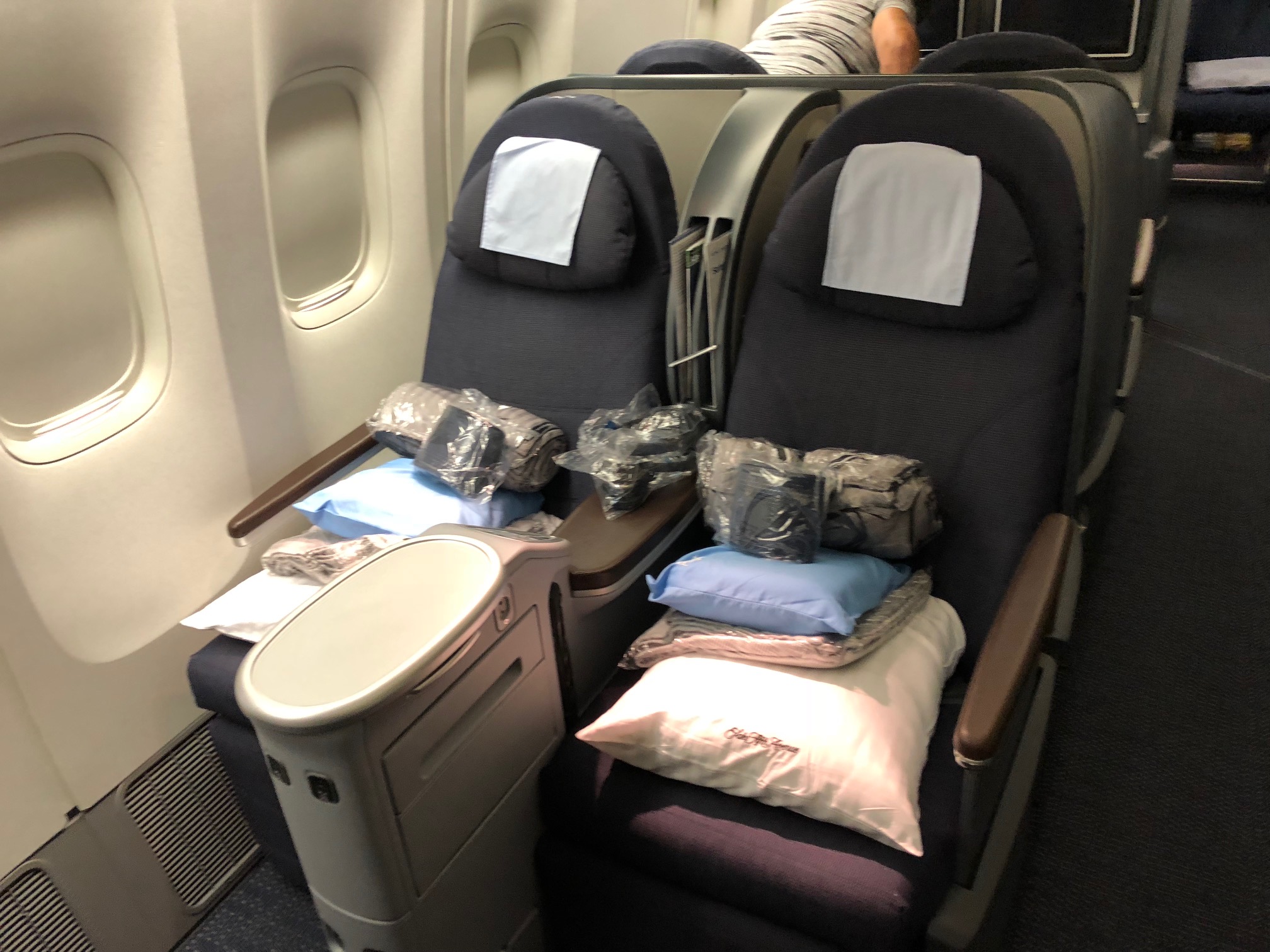 YS飛行紀錄] United Airlines Business Class 聯合航空商務艙／ORD～BRU 芝加哥～布魯塞爾| TripPlus
