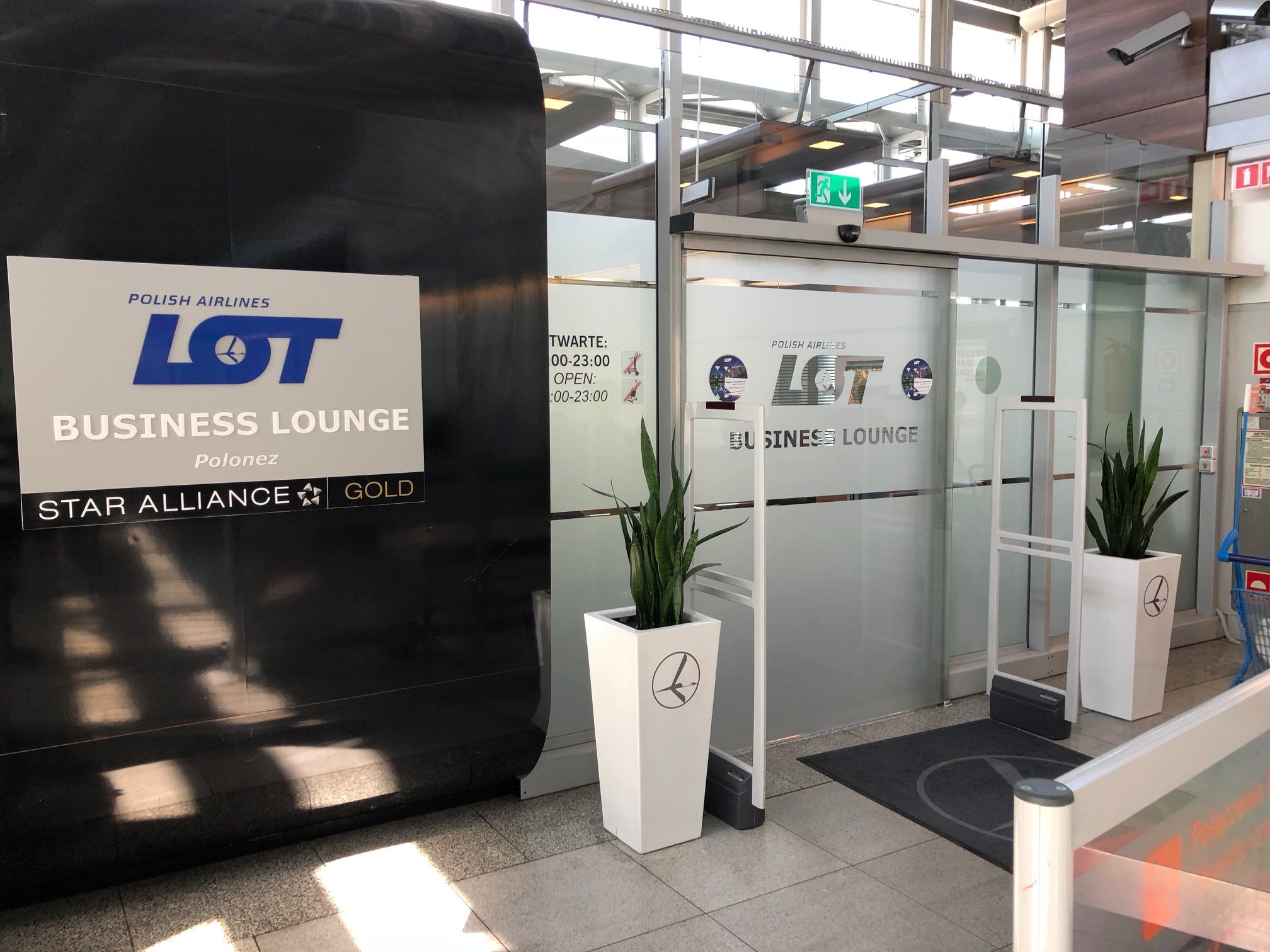 YS飛行紀錄] Executive Lounges & LOT Polish Airlines Business Class Lounges WAW  華沙蕭邦機場貴賓室全巡禮| TripPlus