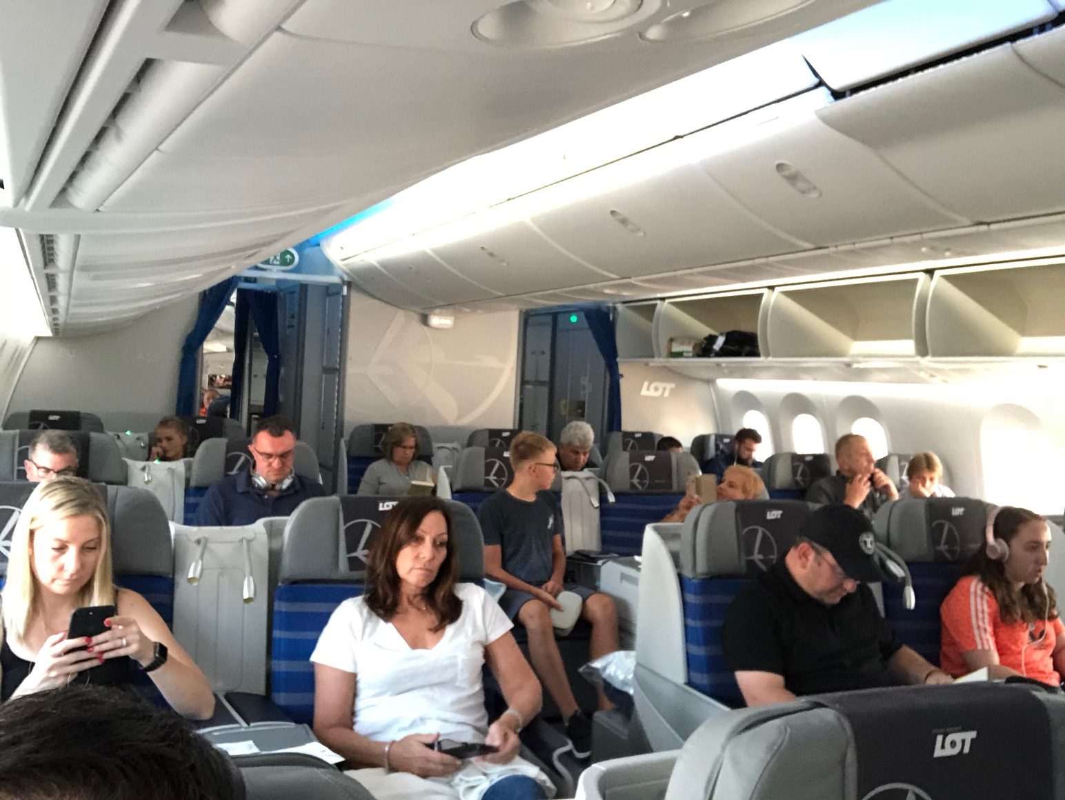 YS飛行紀錄] LOT Polish Airlines Business Class 波蘭航空商務艙／WAW～ORD 華沙～芝加哥| TripPlus