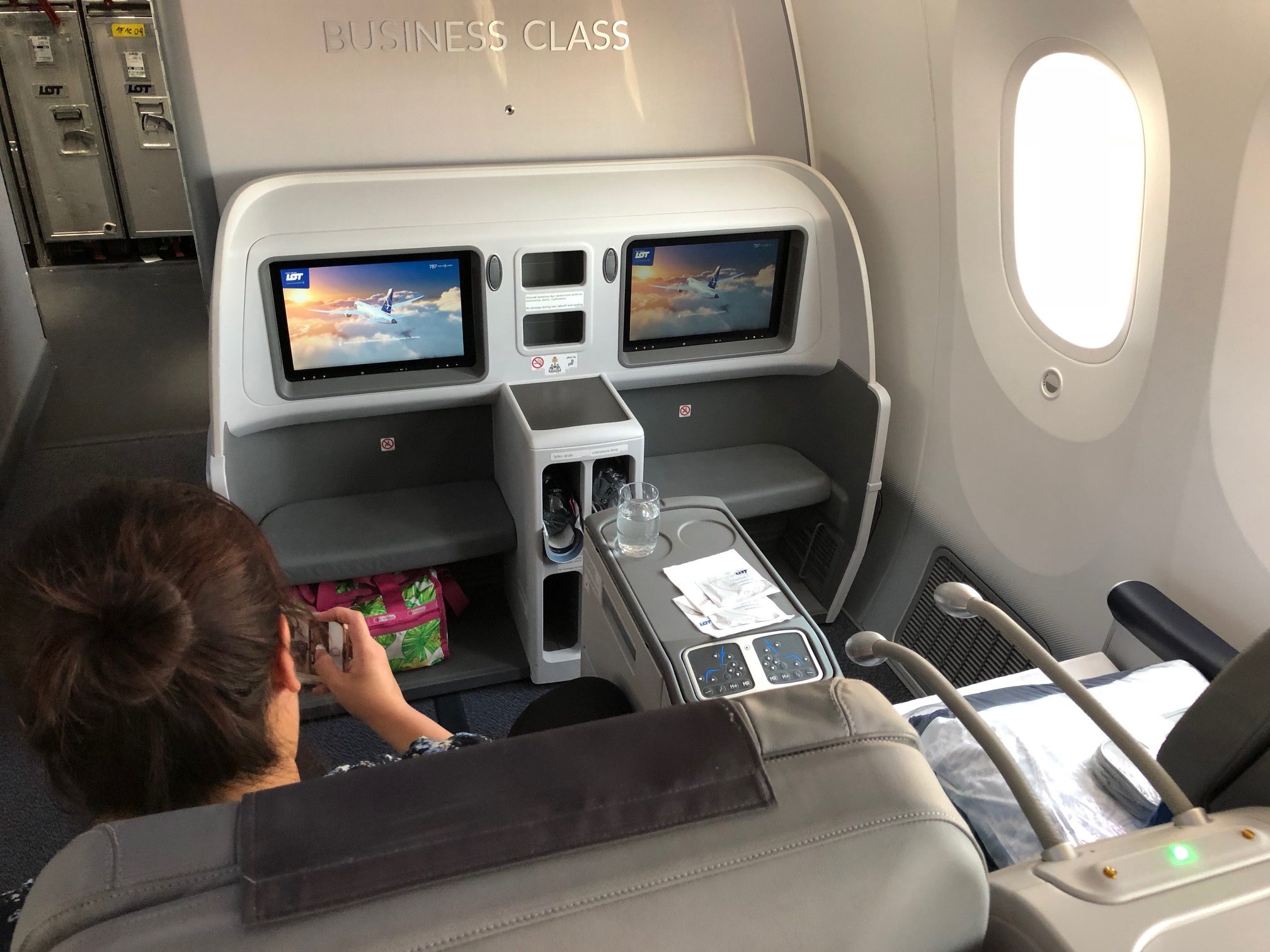 YS飛行紀錄] LOT Polish Airlines Business Class 波蘭航空商務艙／WAW～ORD 華沙～芝加哥| TripPlus