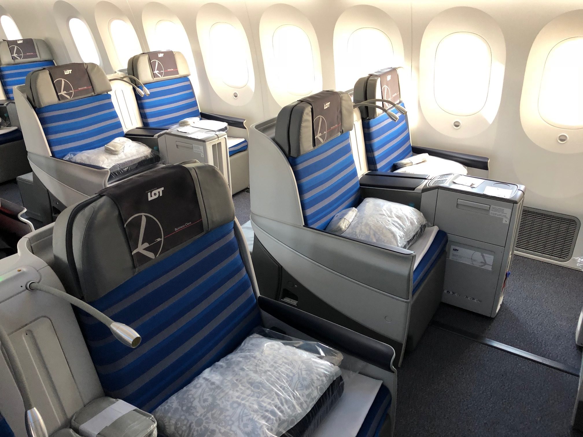 YS飛行紀錄] LOT Polish Airlines Business Class 波蘭航空商務艙／WAW～ORD 華沙～芝加哥| TripPlus