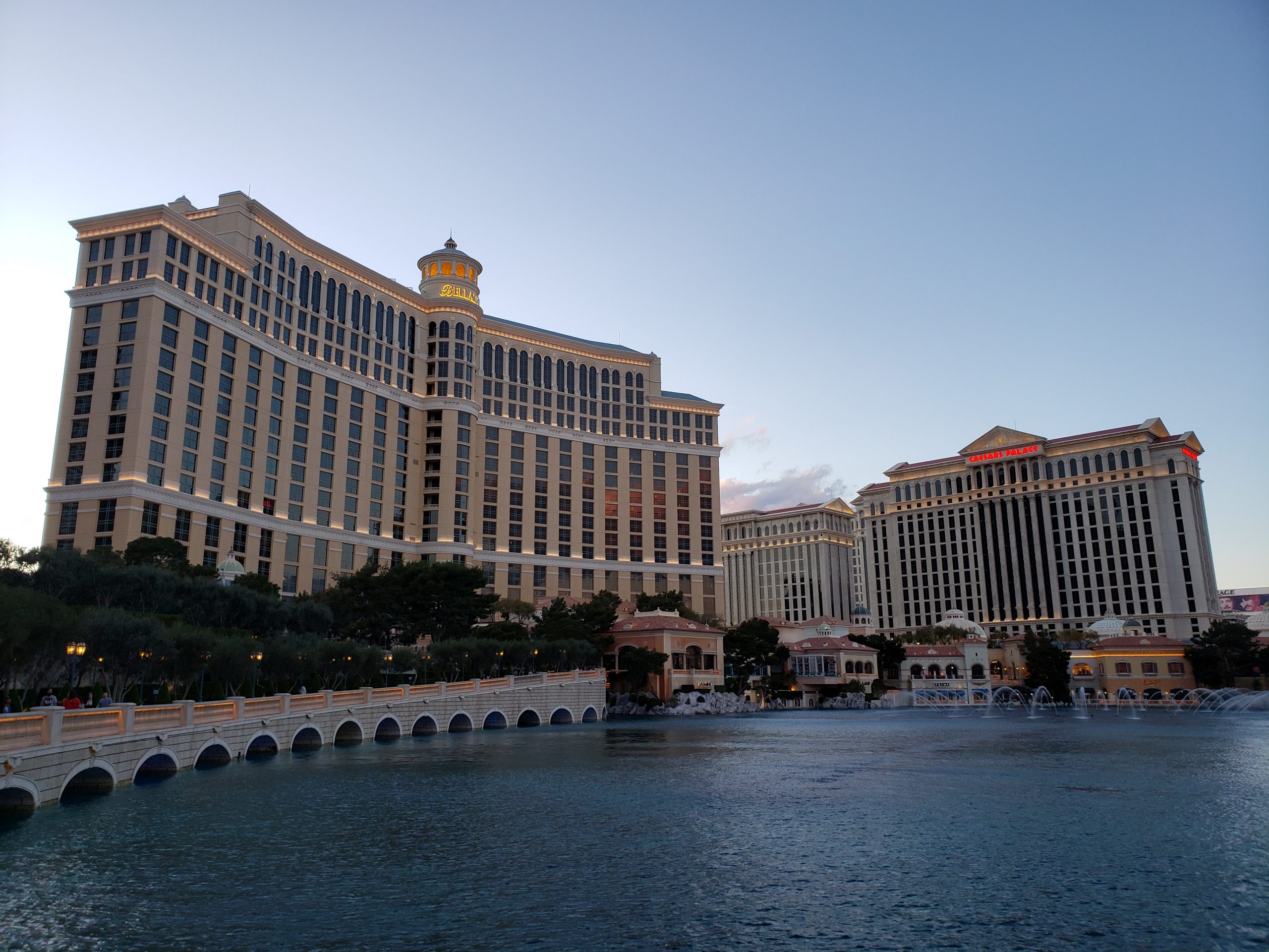 Randy住宿紀錄] 百樂宮賭場酒店Bellagio Hotel & Casino, Fountain View Two Queen Room |  TripPlus