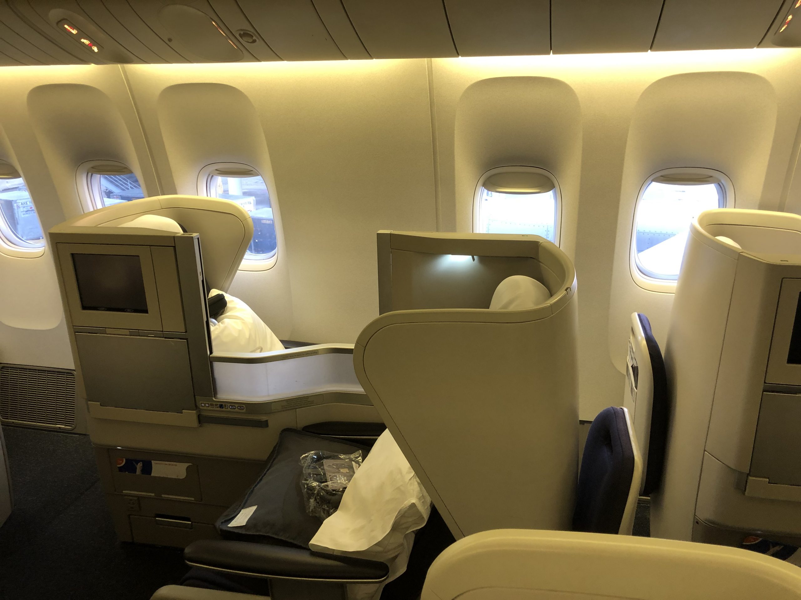 Nana飛行紀錄] 英國航空商務艙／休士頓～倫敦British Airways Club World (Business) Class／IAH～LHR  | TripPlus