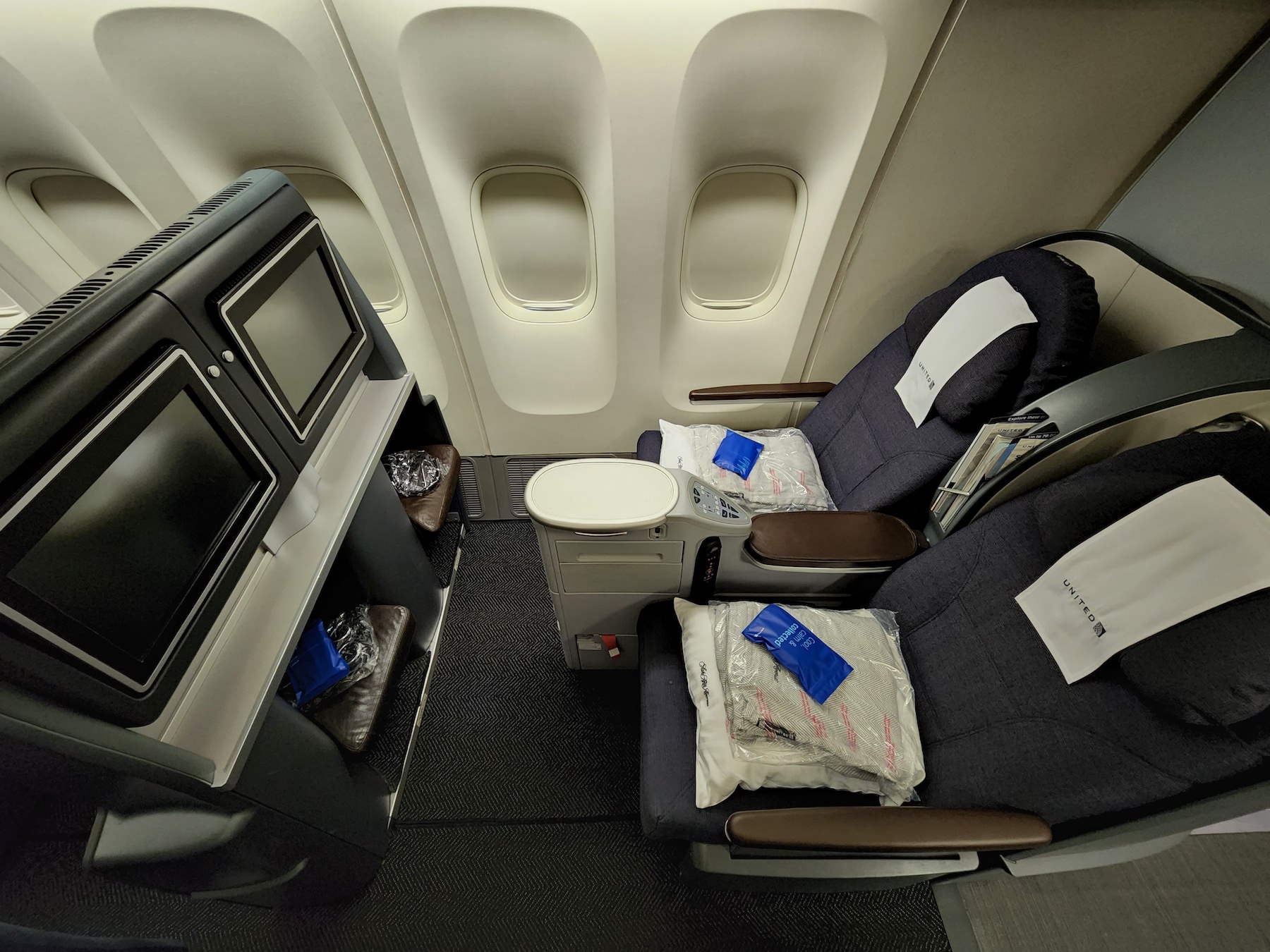 Randy飛行紀錄] 聯合航空美國國內線頭等艙／檀香山～舊金山United Airlines (Domestic) First  Class／HNL～SFO | TripPlus