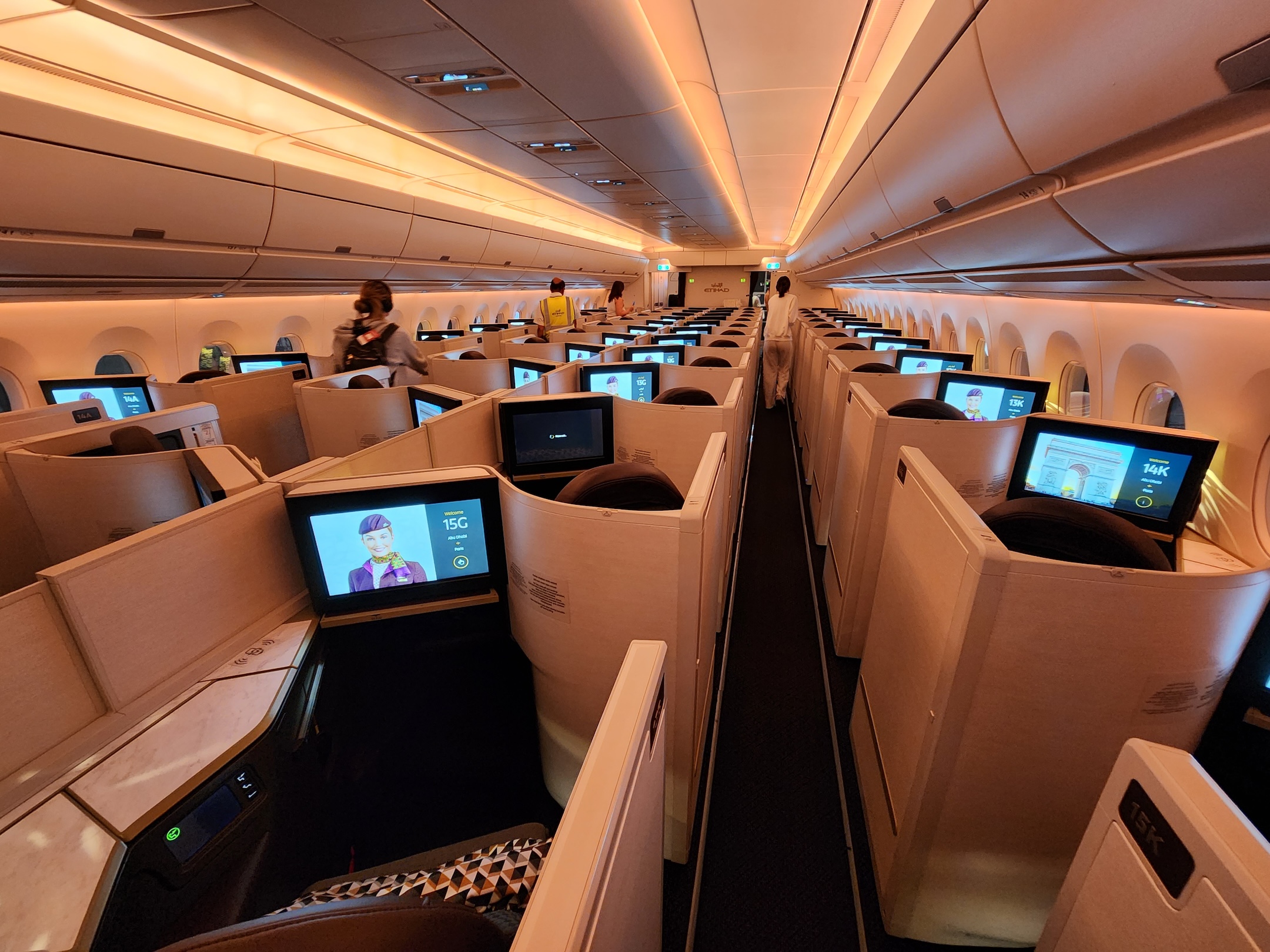 Randy飛行紀錄] Etihad Airways Business Class／AUH～CDG 阿提哈德航空商務艙／阿布達比～巴黎（Airbus  A350-1000機型） | TripPlus