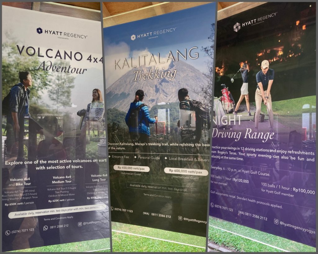 活動報名處的海報:Merapi 火山吉普車行程、Kalitalang 健行與夜間高爾夫練習場